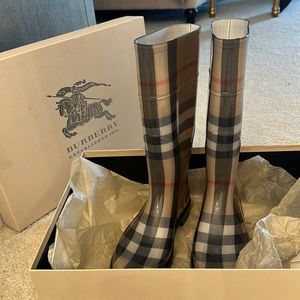 Burberry classic Size 37 rain boots